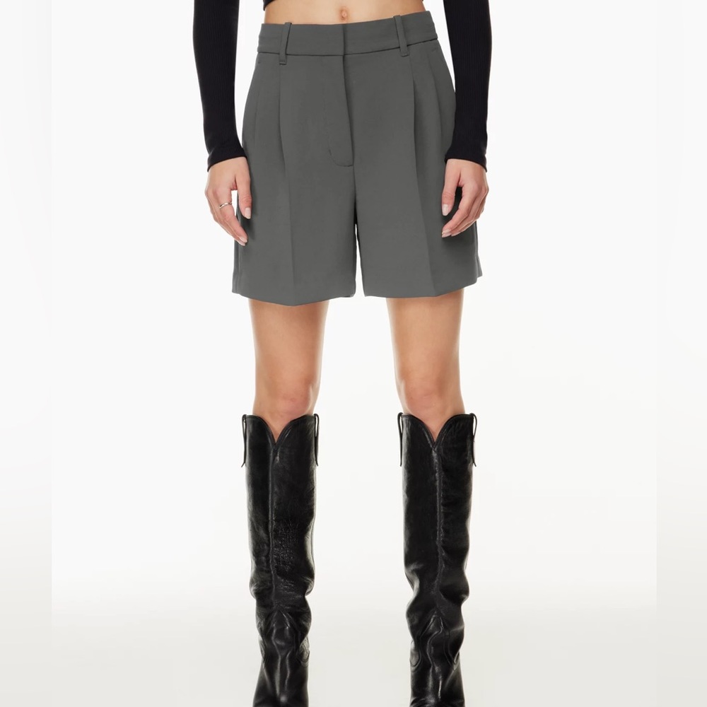 ARITZIA EFFORTLESS SHORTS